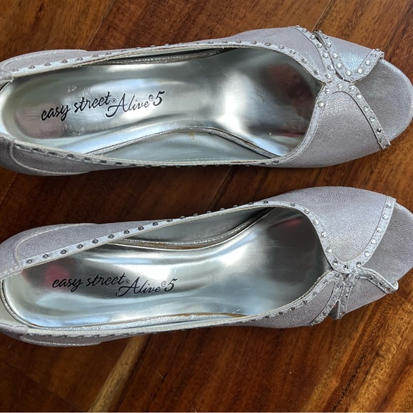 Silver peep toe heels with BLING SIZE 8.5 - Picture 1 of 9